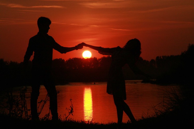 love couple picture of sunset
