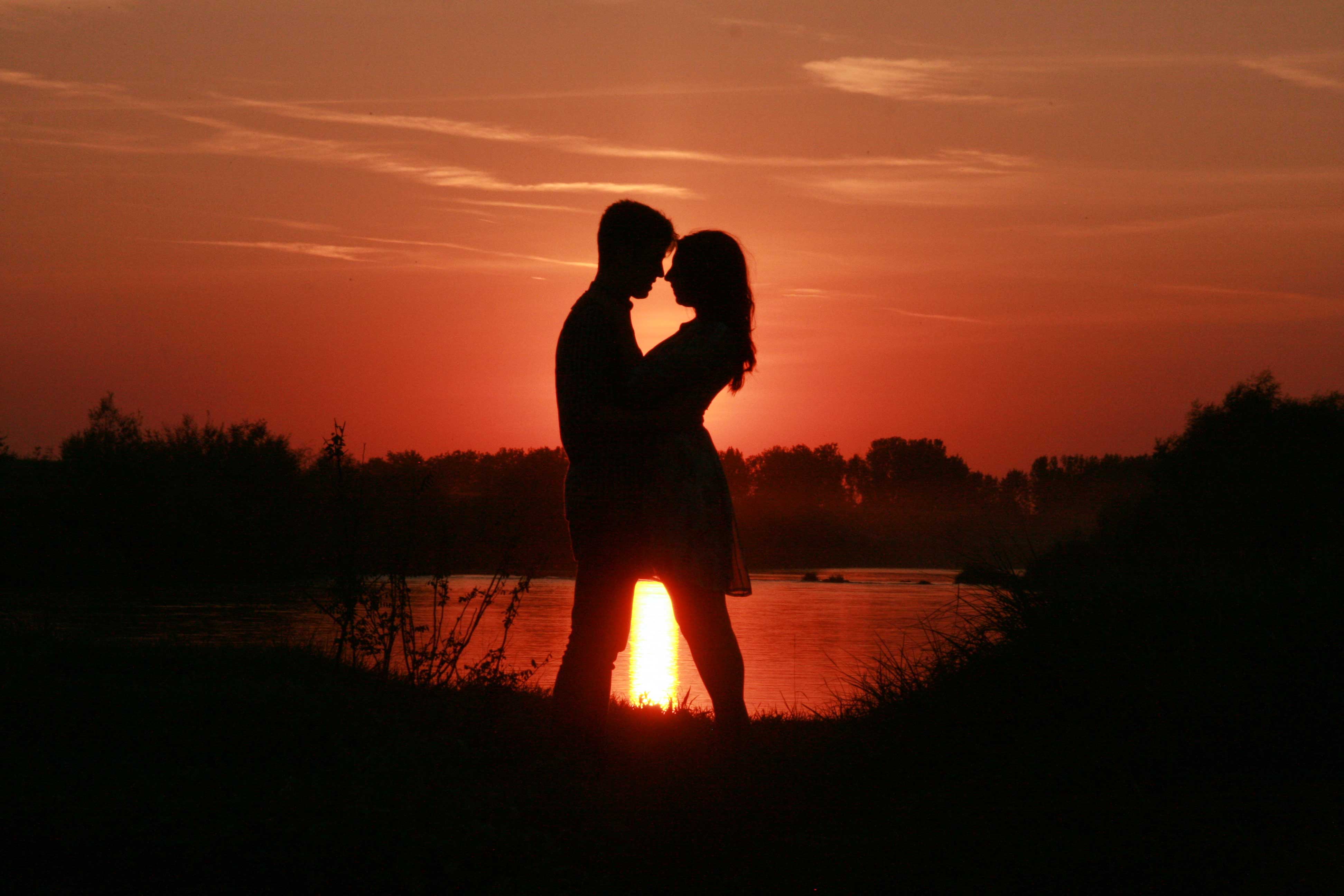 15 Pictures Of Love Couples At Sunset Couple Sunset Wallpapers