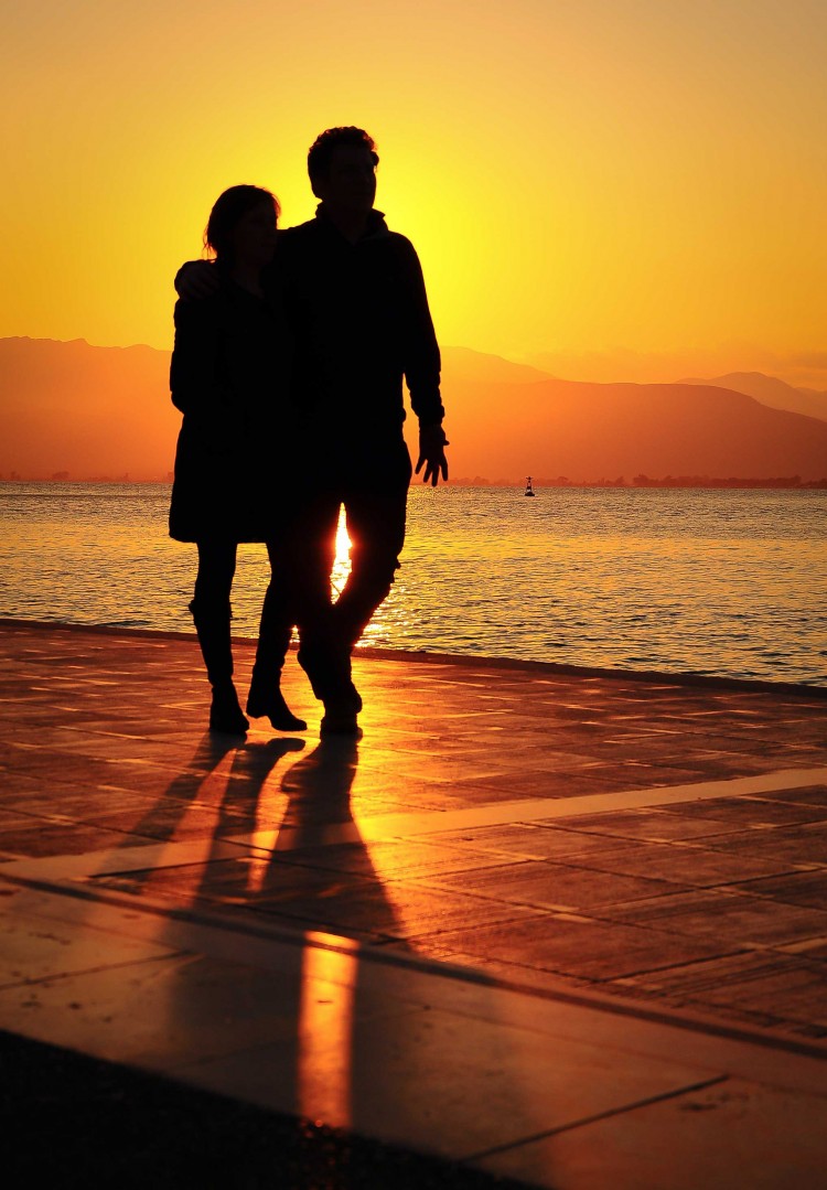 15 Pictures Of Love Couples At Sunset Couple Sunset Wallpapers