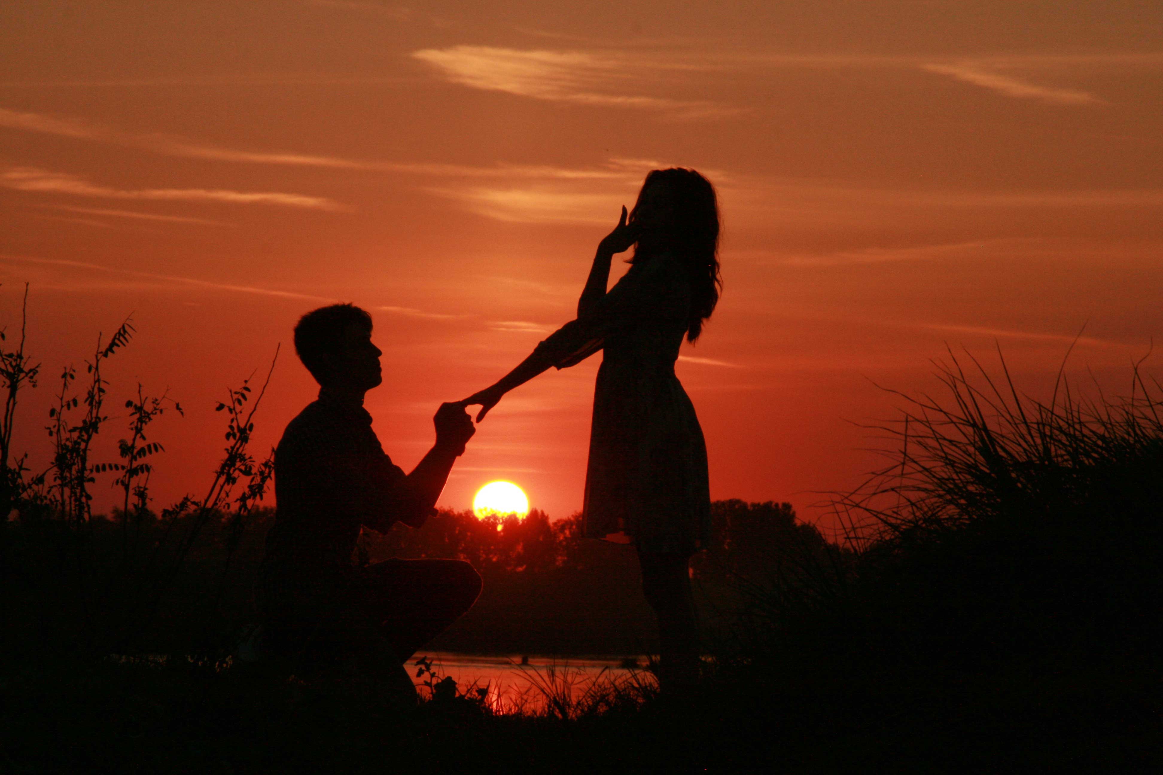 15 Pictures Of Love Couples At Sunset Couple Sunset Wallpapers