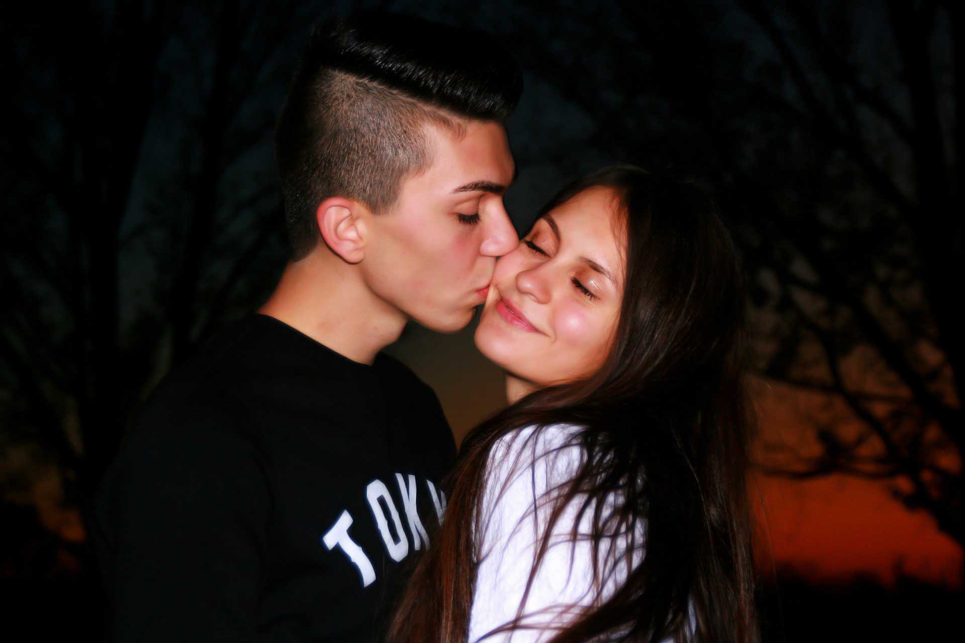 18 Kissing Pictures Of Love Couple Hd Kissing Wallpapers Of Couples