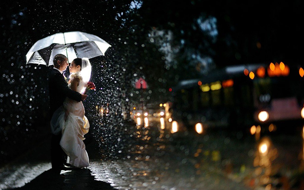 20+ Love Couple's Romance in the Rain Wallpapers