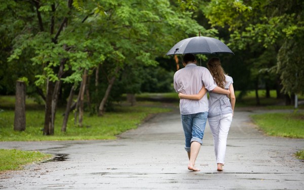 Romantic%20couple%20rain%20hd%20wallpapers